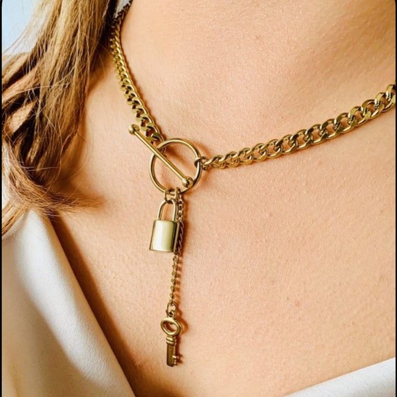 Waterproof key gold plated necklace - Picture 3 of 5